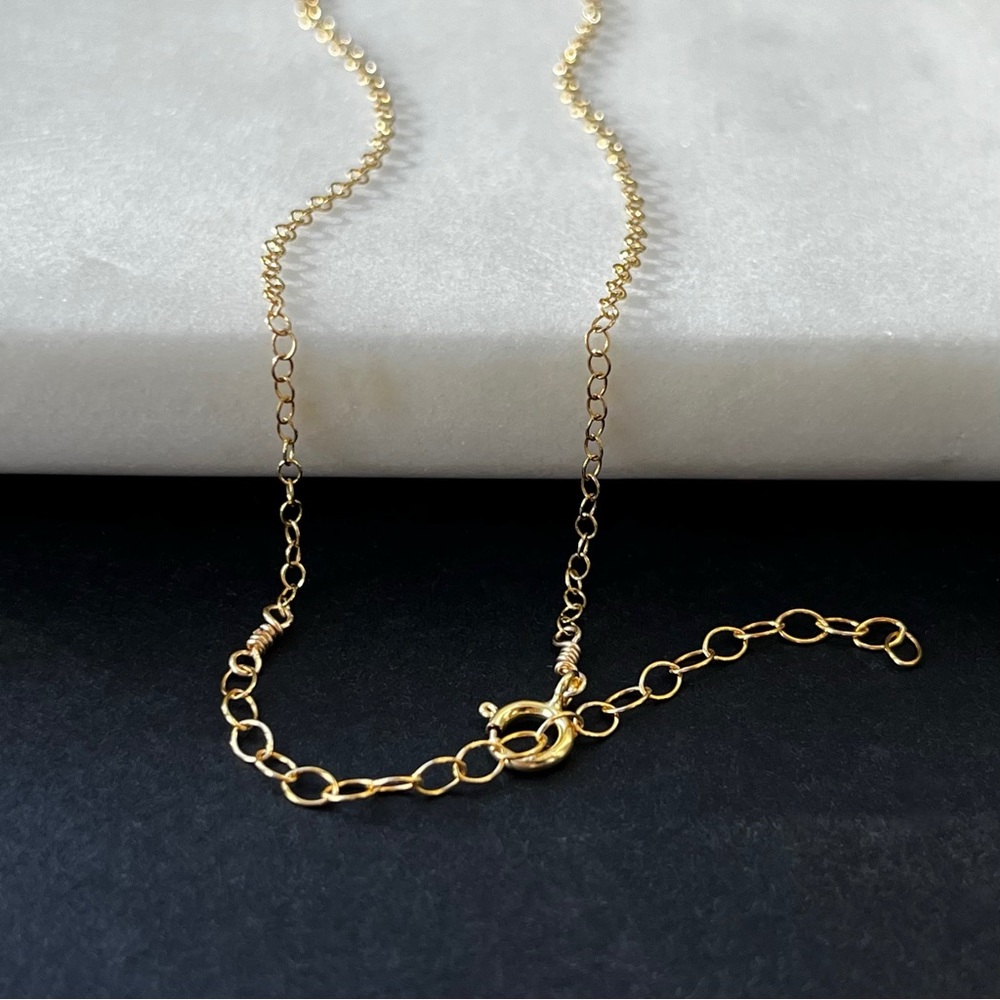 SOLID 14K GOLD Dainty Labradorite Pendant Necklace / Everyday Crystal Necklace - Picture 3 of 3